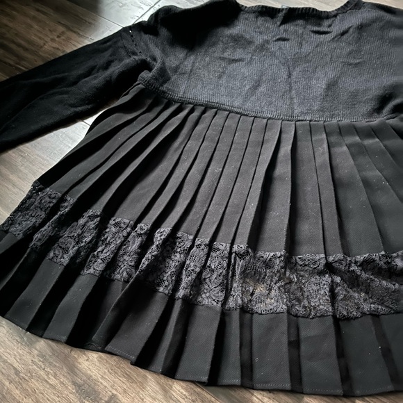 FRENCH CONNECTION black knit sweater with pleated back, lace detail - Picture 3 of 13